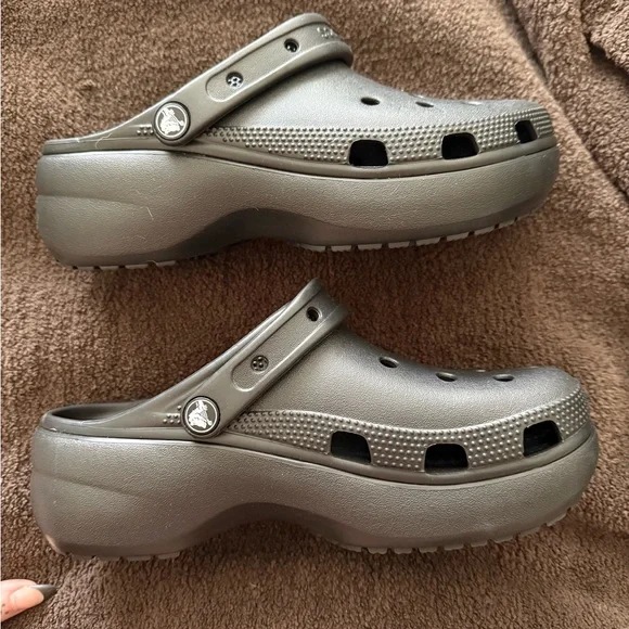 Classic Platform Crocs size 8 - Picture 4 of 5